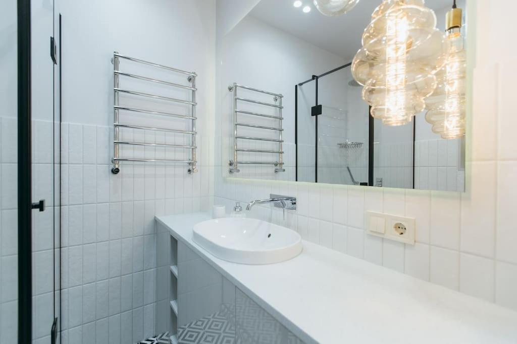 Atlant Luxury Apartments On Golovna Навпроти Тц Депот, Безконтактне Заселення Chernivtsi Εξωτερικό φωτογραφία