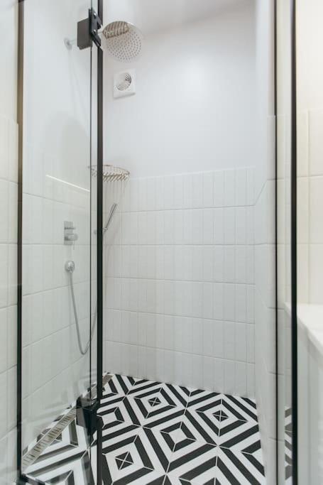 Atlant Luxury Apartments On Golovna Навпроти Тц Депот, Безконтактне Заселення Chernivtsi Εξωτερικό φωτογραφία